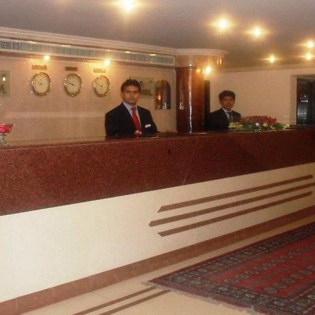Hotel Crown Plaza Lahore Esterno foto