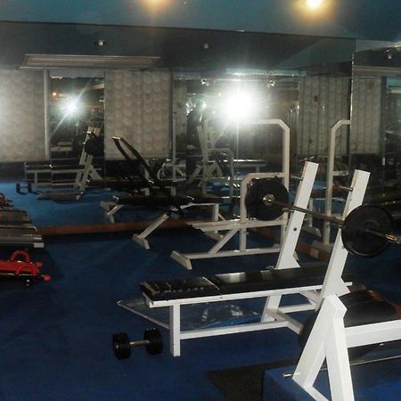 Hotel Crown Plaza Lahore Esterno foto