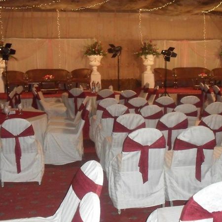 Hotel Crown Plaza Lahore Esterno foto