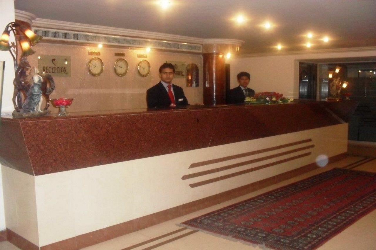 Hotel Crown Plaza Lahore Esterno foto